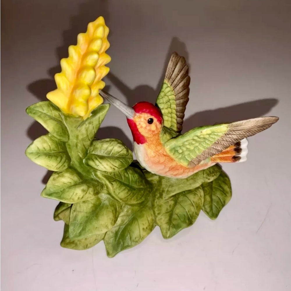 Vintage Lovely Allen's Hummingbird With Aphelandra By Bronson Figurine, Mint